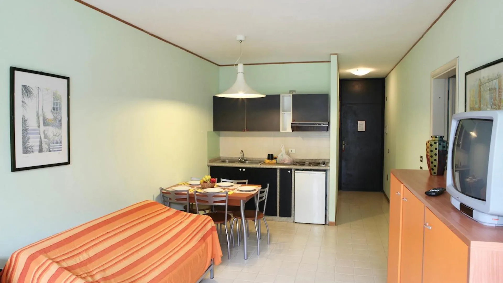 Isa-Holiday Homes In Marina Di Bibbona From 400 To 900 M From The Beach, Apartments 6 Beds With Private Outdoor Area